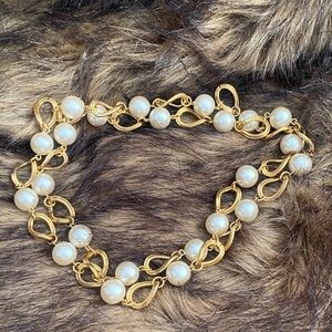 Elegant Gold and Cream Pearl Bracelet